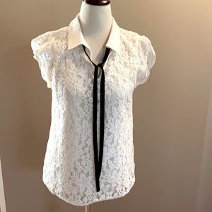 Banana Republic lace lined top